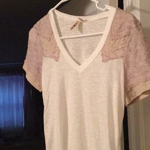 Cream and tan short sleeved top